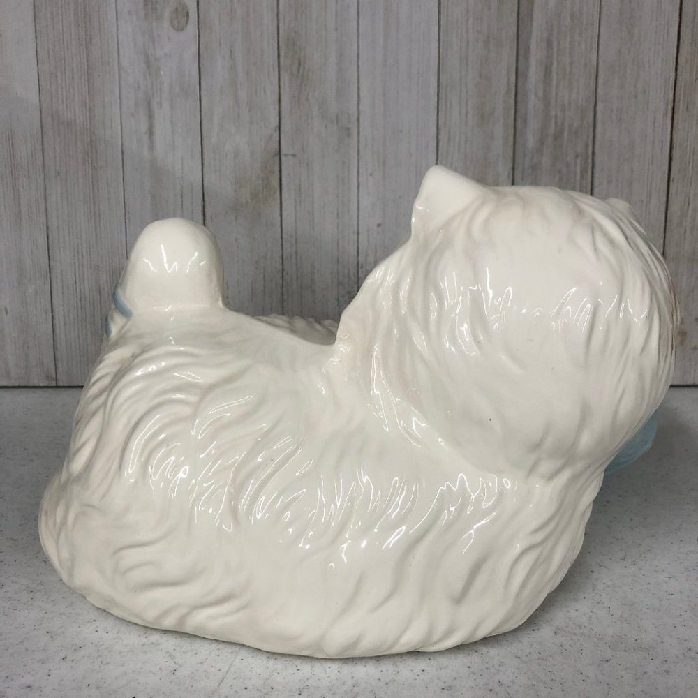 Big White Persian Kitty Cat Playing w/ Blue Yarn - Picture 8 of 11